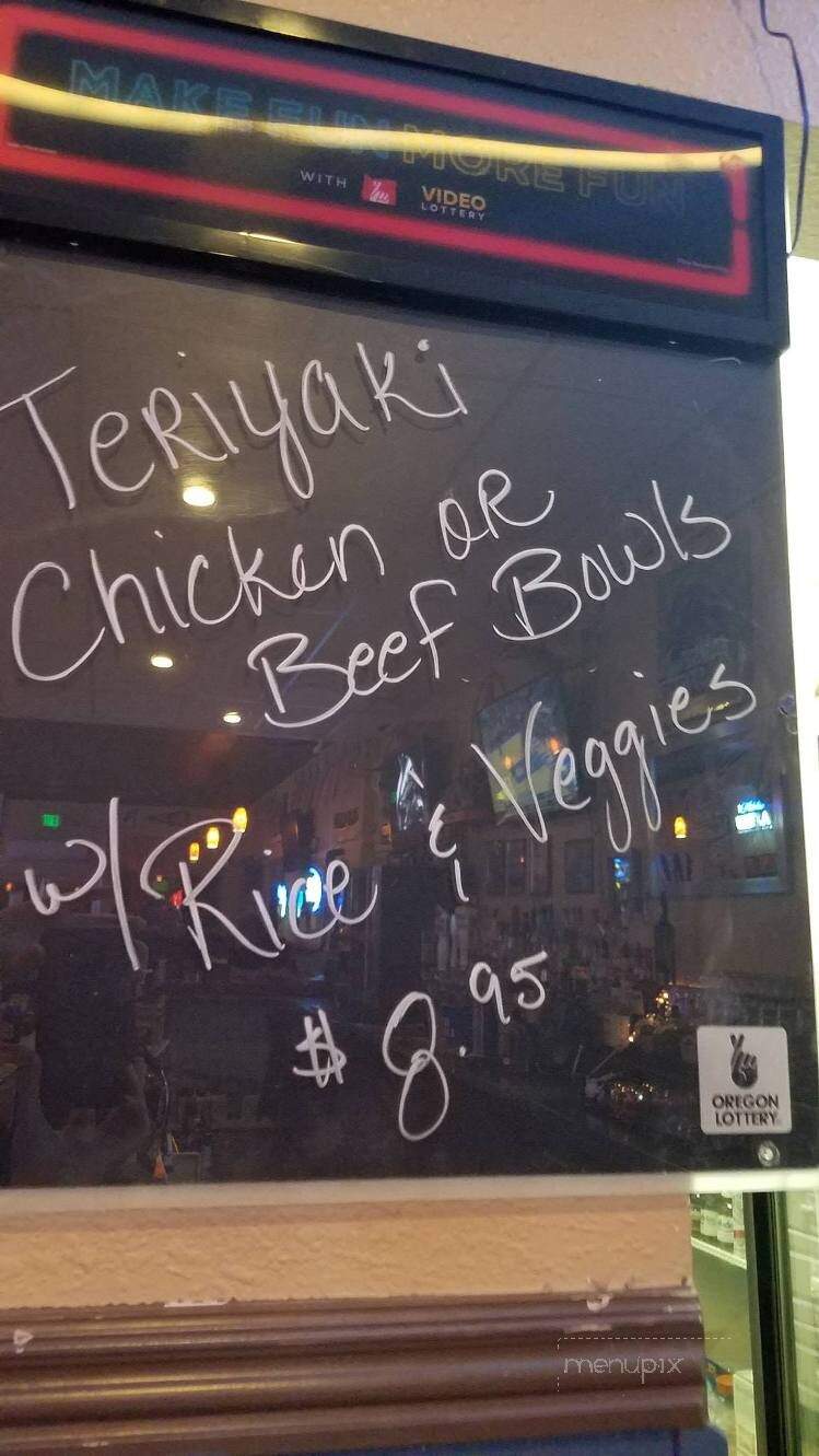 Long's Sports Pub - Ontario, OR